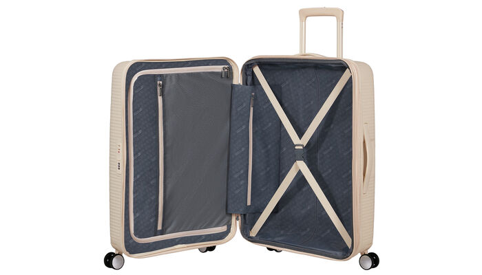 Innvendig organisering med en ekstra lomme med glidelås