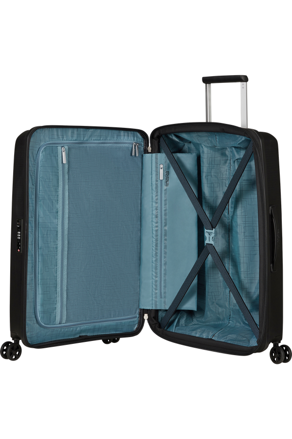 American Tourister Aerostep Spinner 67/24 Exp Tsa 67cm  Svart American Tourister Aerostep Spinner 67/24 Exp Tsa 67cm  Svart