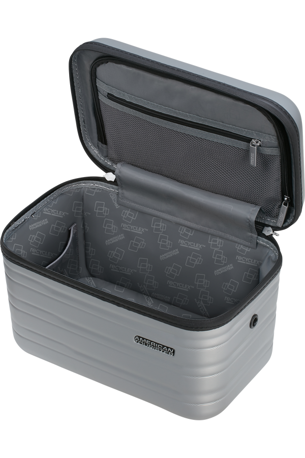 American Tourister Flashline Beauty Case  Sky Silver American Tourister Flashline Beauty Case  Sky Silver